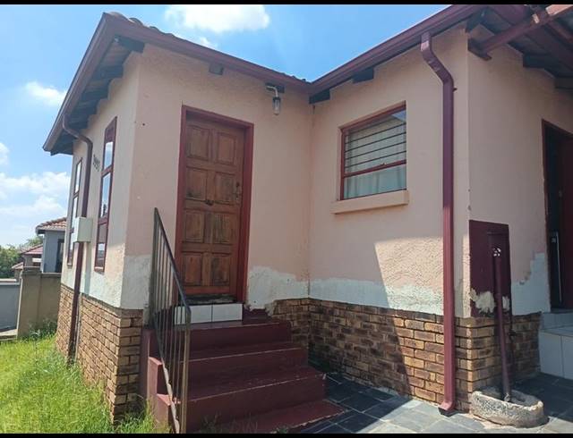 3 BEDROOM HOUSE FOR SALE IN CLAYVILLE